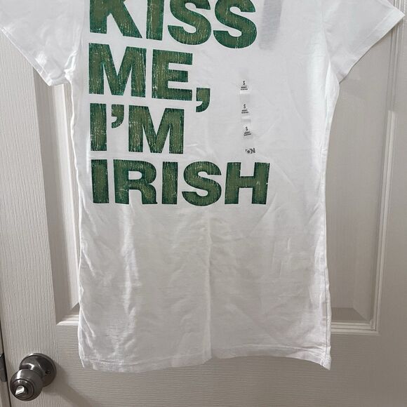 Old Navy Kiss Me, I'm Irish Graphic Tee Shirt Top Women's Size Small - Picture 3 of 12